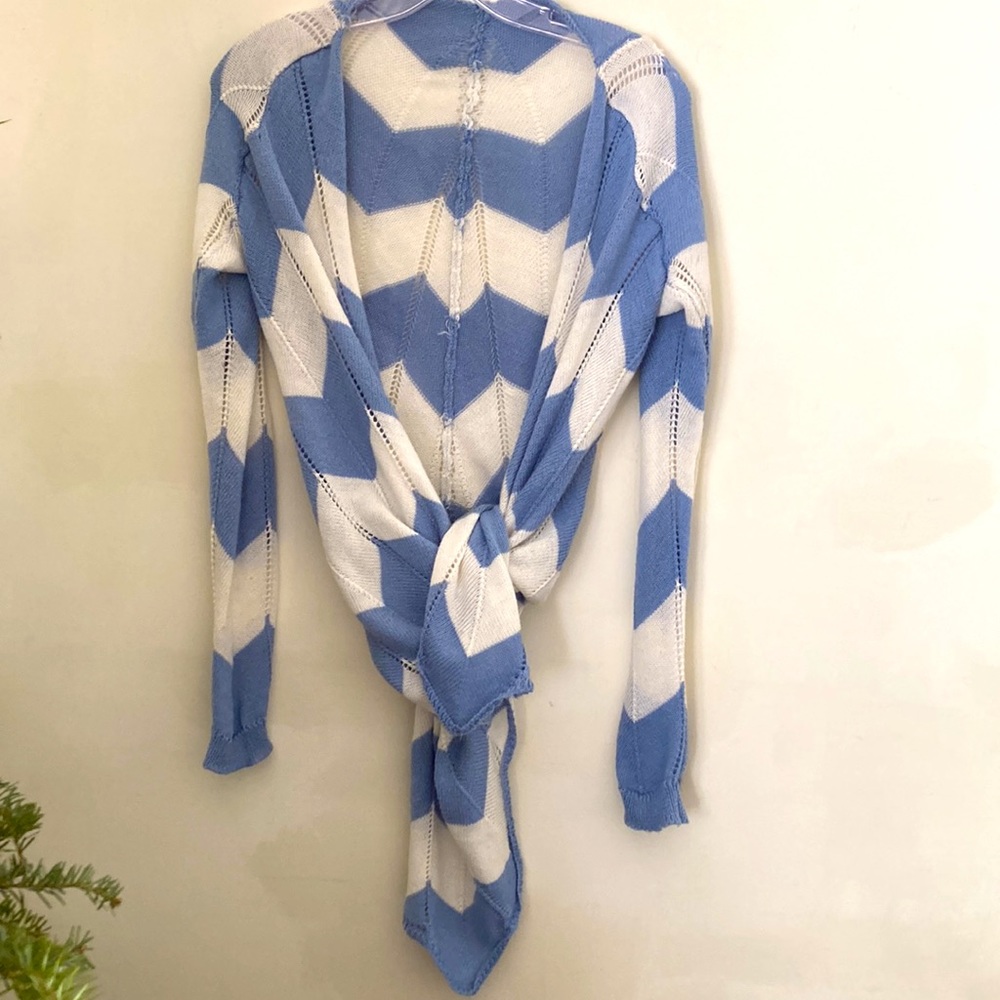 Pretty Cardigan - Picture 2 of 5